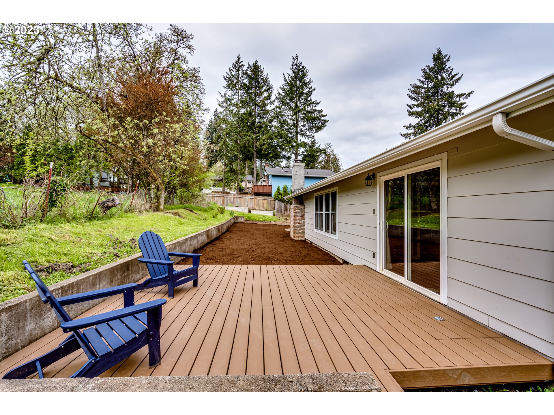 6973 Glacier Drive Springfield, OR 97478 - Photo 29 of 34 swimming view and sitting space