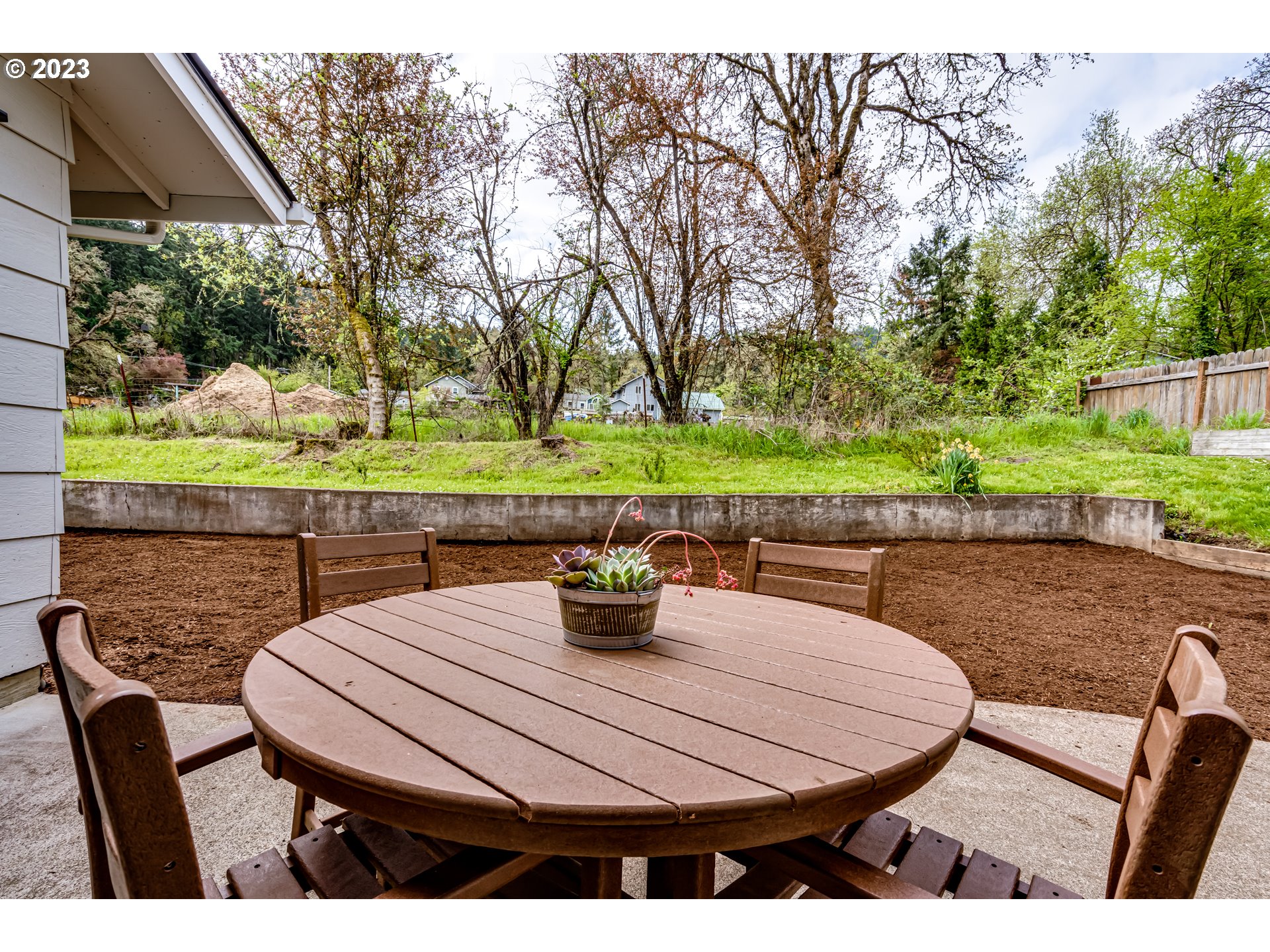 6973 Glacier Drive Springfield, OR 97478 - Photo 34 of 34 a view of an outdoor seating area