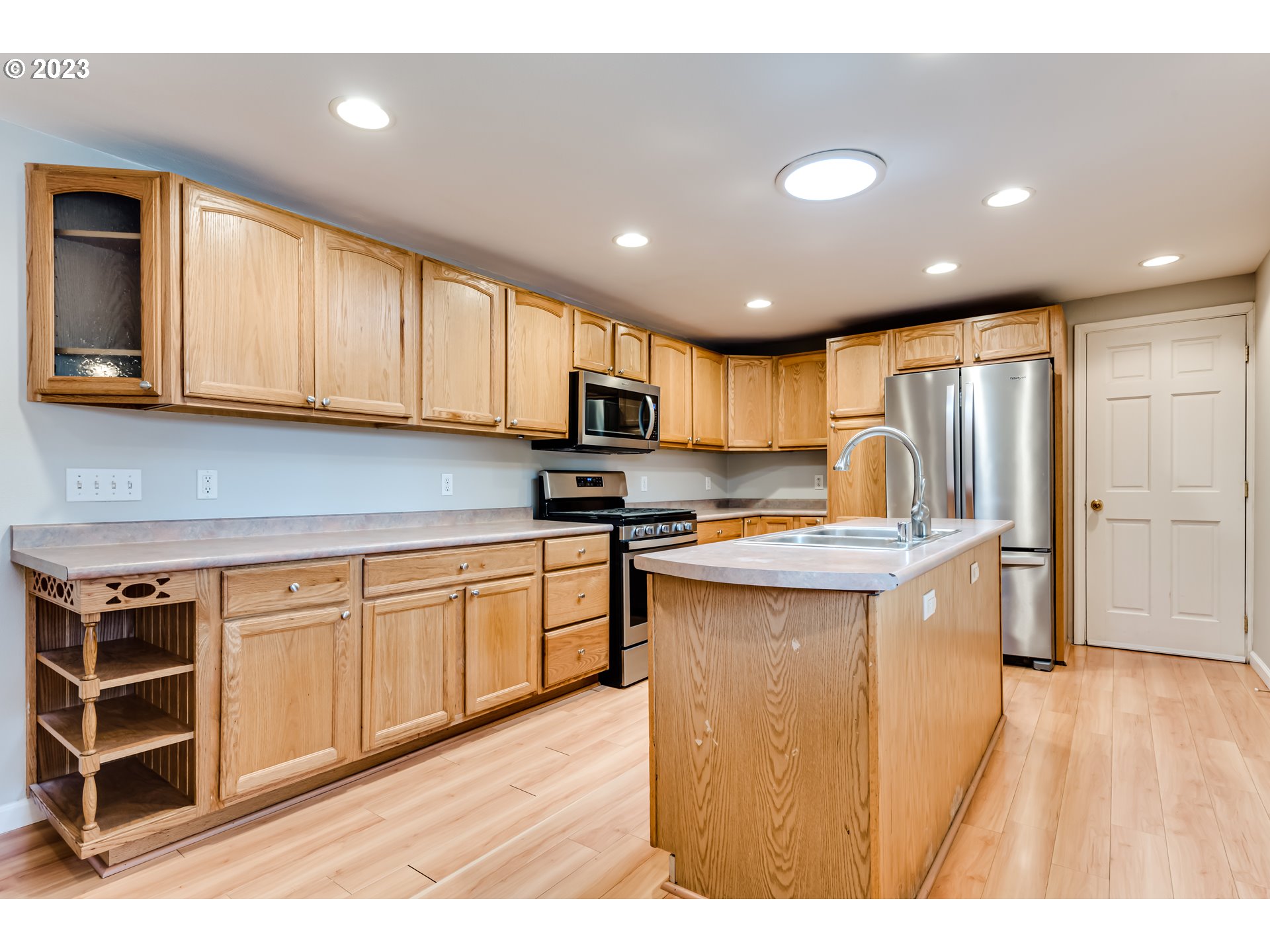 6973 Glacier Drive Springfield, OR 97478 - Photo 7 of 34 a kitchen with stainless steel appliances granite countertop a sink stove and cabinets