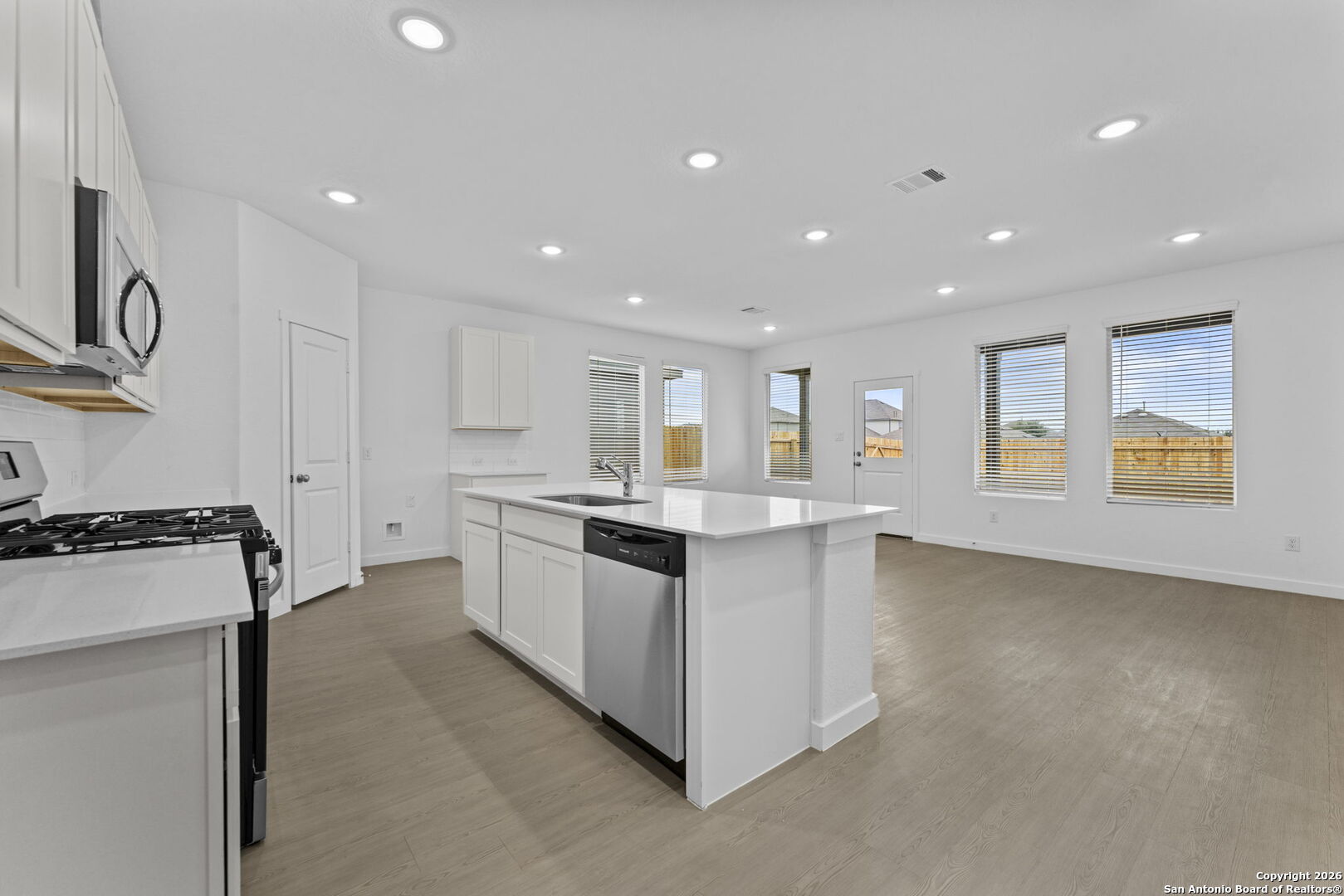 1867 Nuthatch Ridge New Braunfels, TX 78130 - Photo 11 of 33