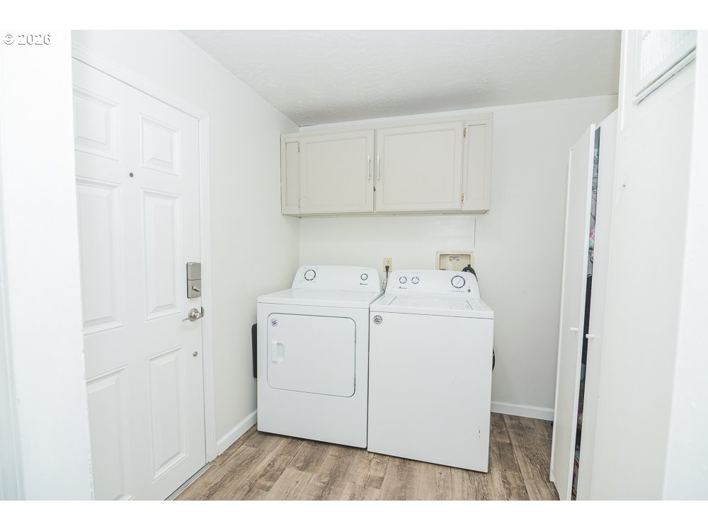 898 Lochaven Avenue Springfield, OR 97477 - Photo 16 of 45