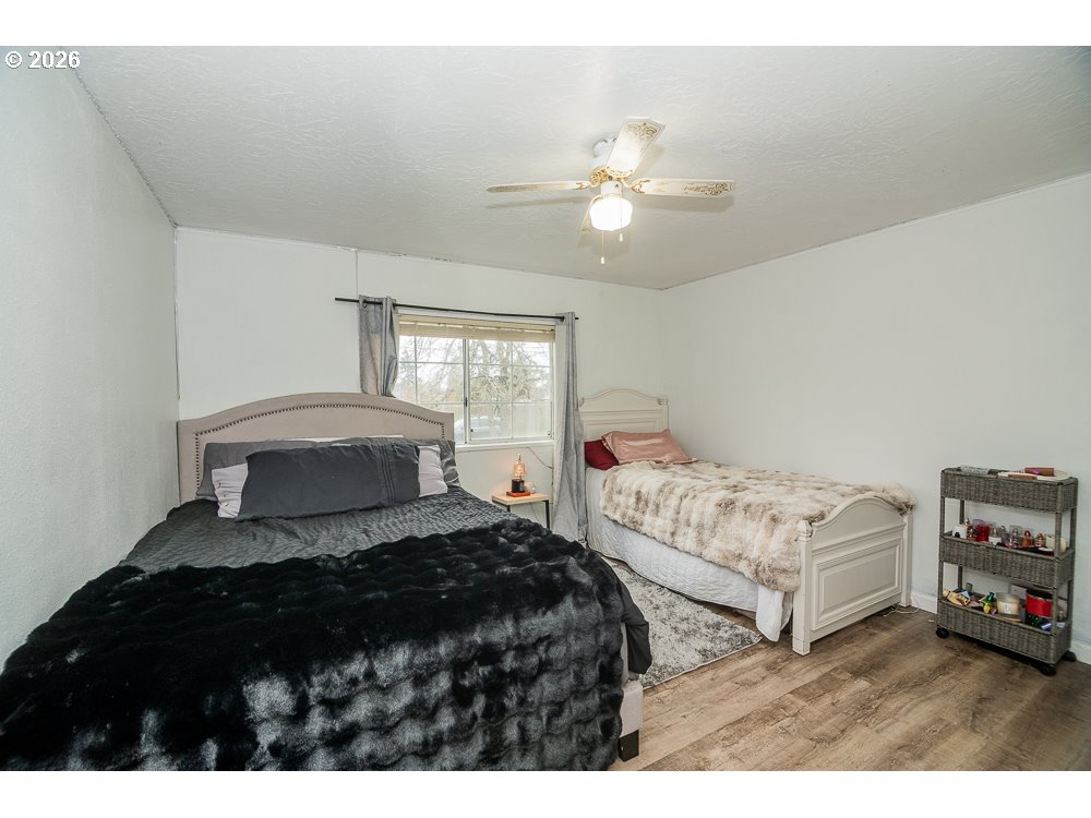 898 Lochaven Avenue Springfield, OR 97477 - Photo 22 of 45