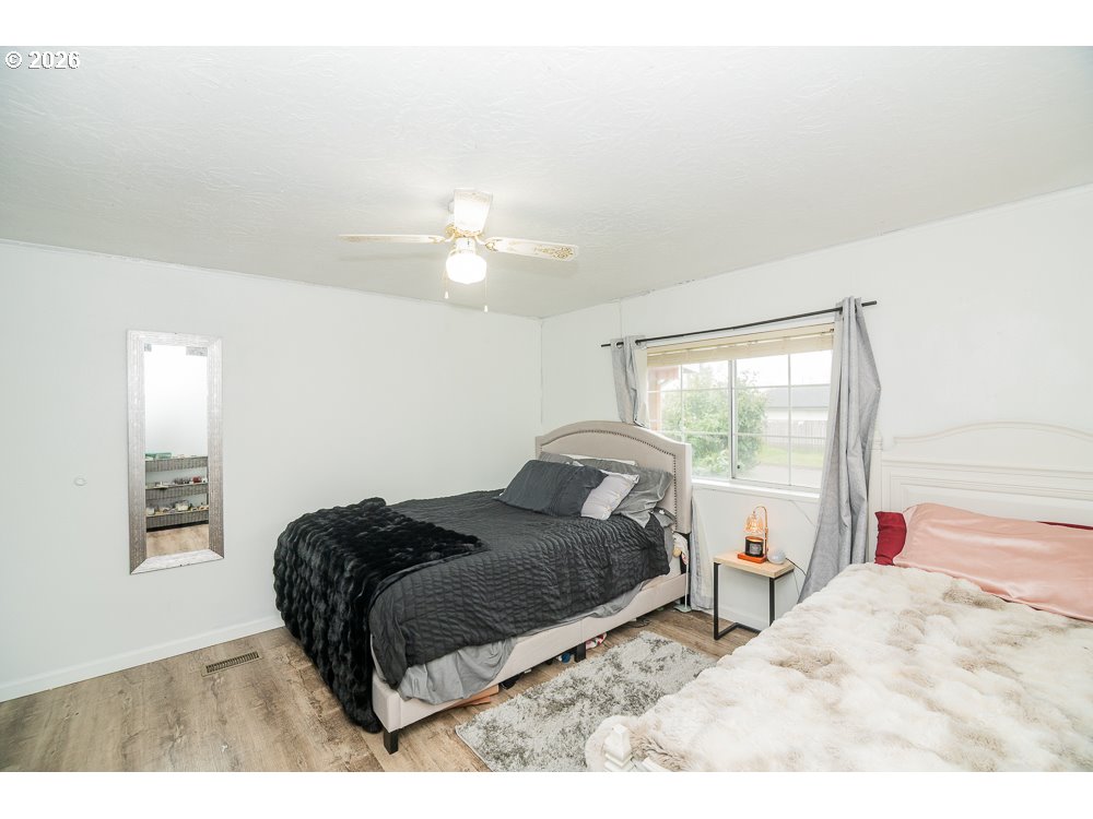 898 Lochaven Avenue Springfield, OR 97477 - Photo 23 of 45