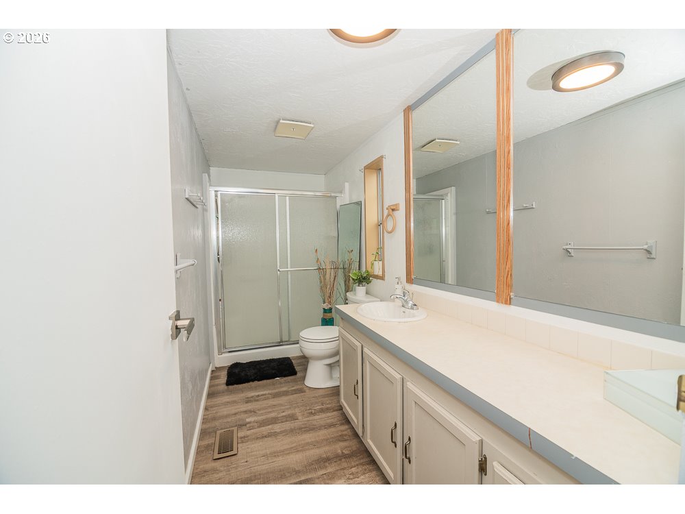 898 Lochaven Avenue Springfield, OR 97477 - Photo 24 of 45