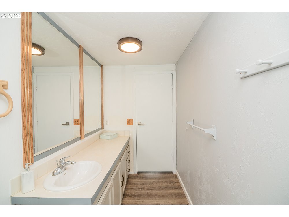 898 Lochaven Avenue Springfield, OR 97477 - Photo 27 of 45