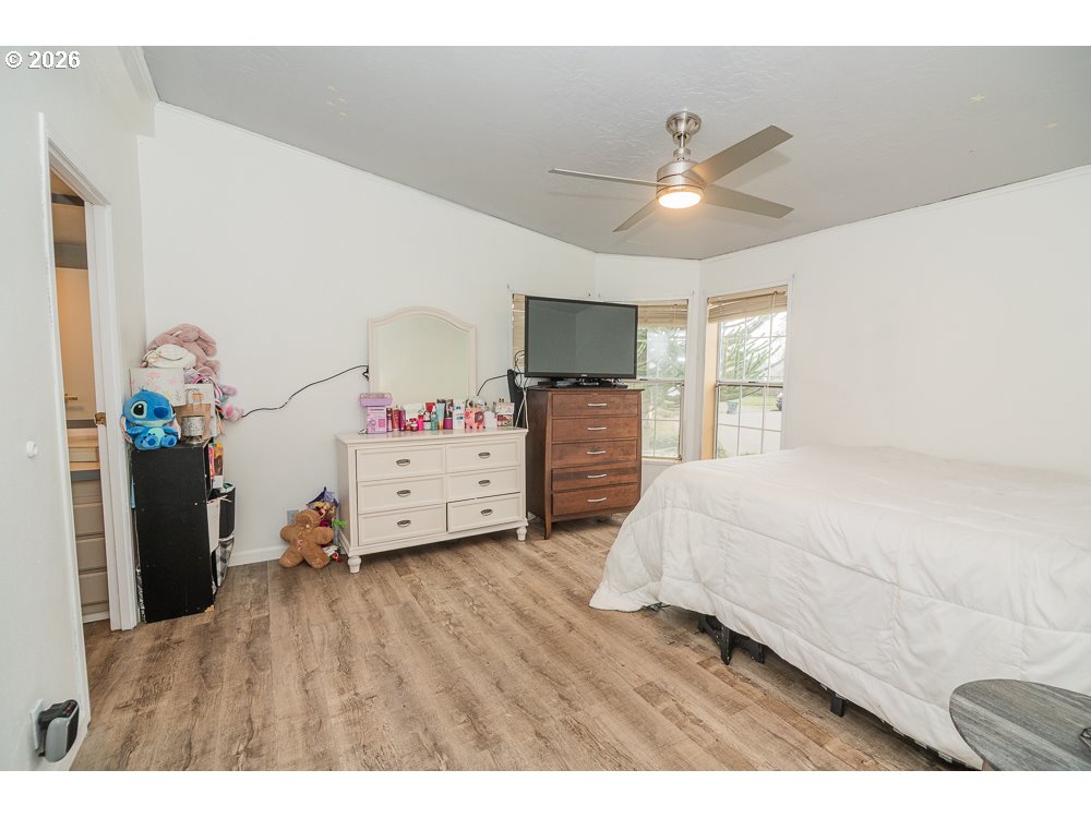 898 Lochaven Avenue Springfield, OR 97477 - Photo 28 of 45