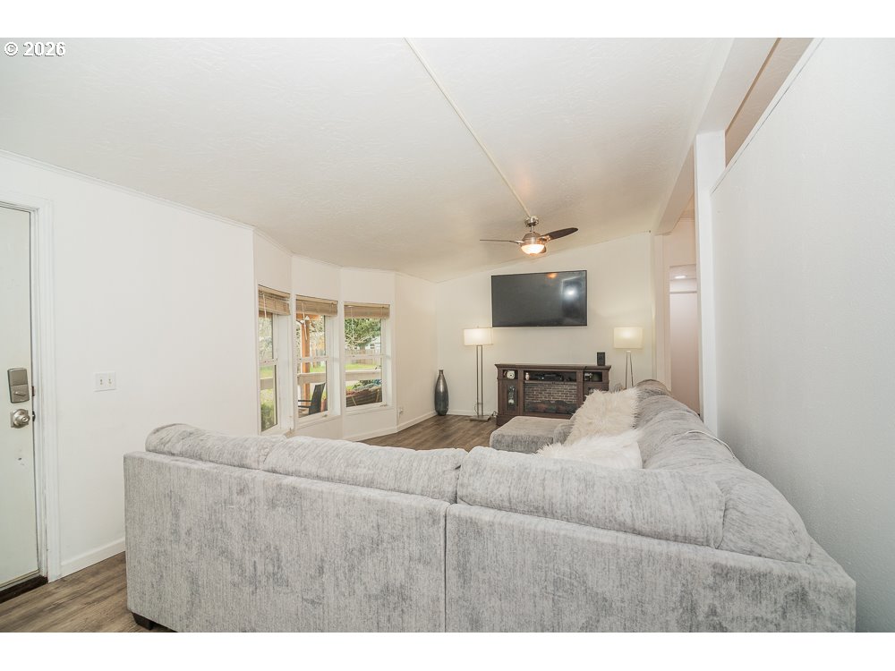 898 Lochaven Avenue Springfield, OR 97477 - Photo 29 of 45