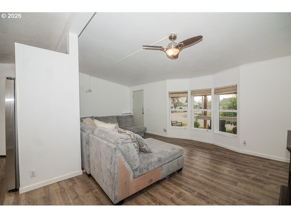 898 Lochaven Avenue Springfield, OR 97477 - Photo 33 of 45