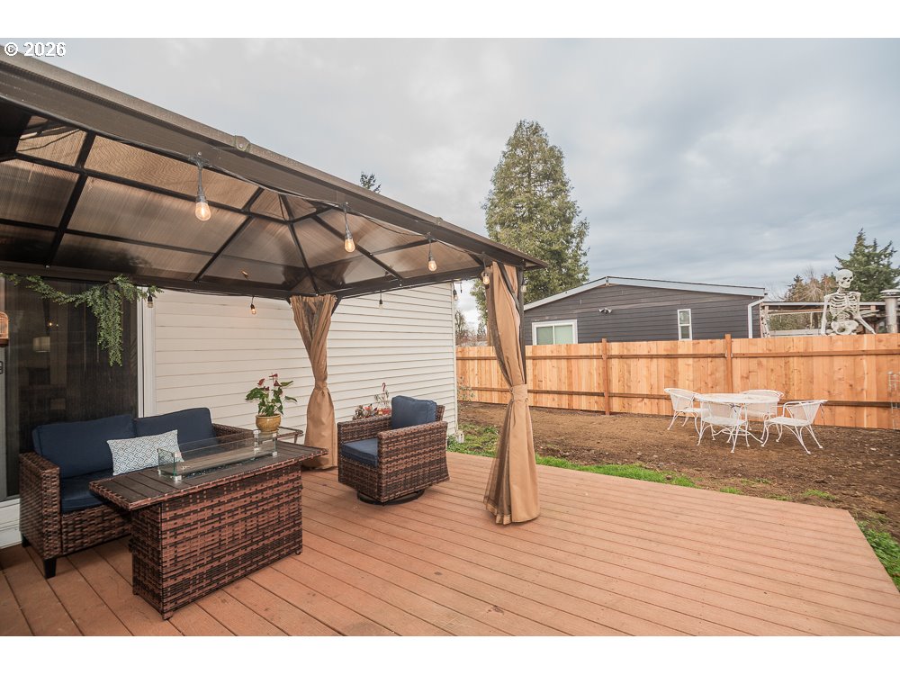 898 Lochaven Avenue Springfield, OR 97477 - Photo 36 of 45