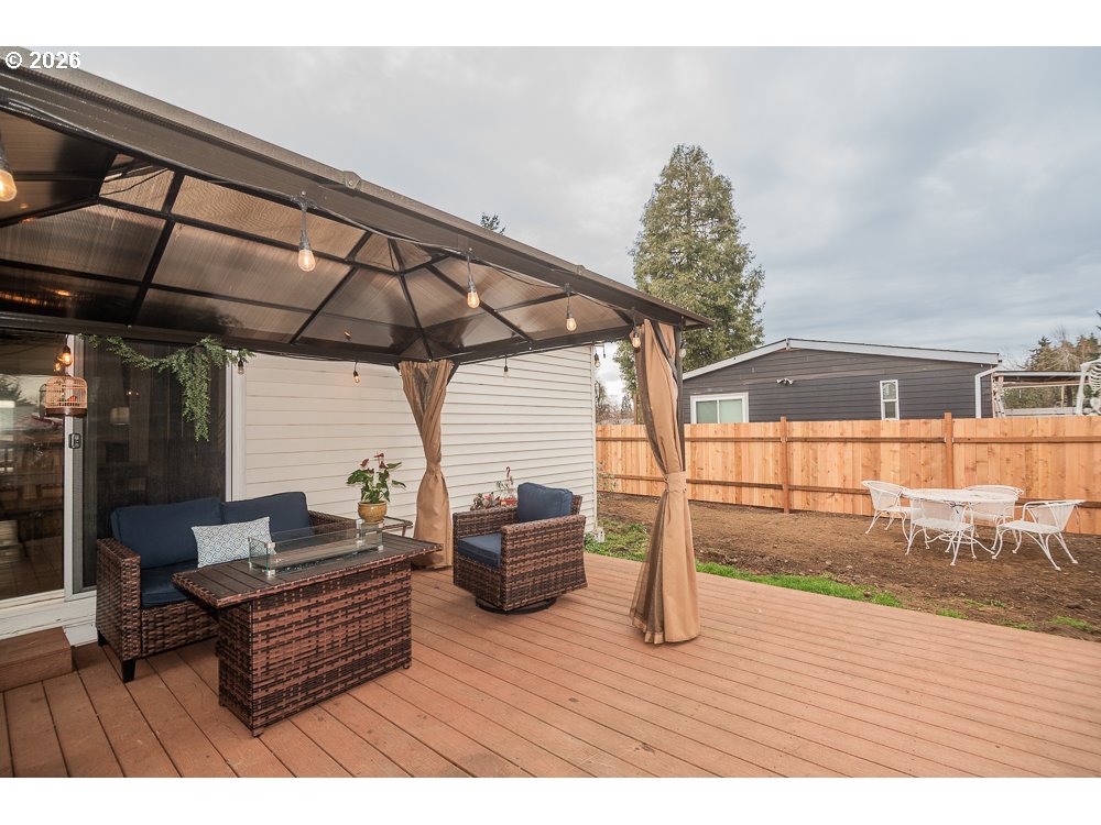 898 Lochaven Avenue Springfield, OR 97477 - Photo 37 of 45