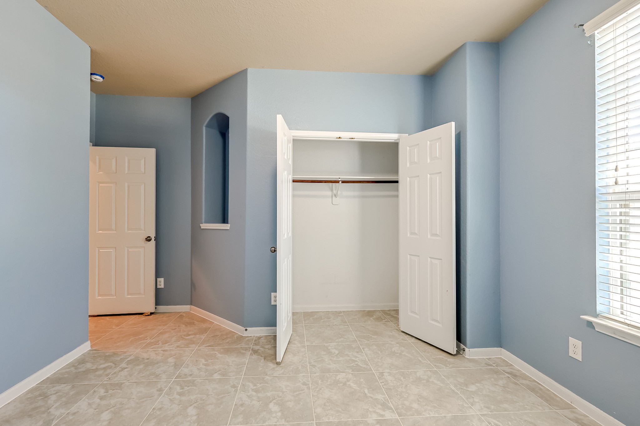 6014 Watford Bend Rosenberg, TX 77471 - Photo 18 of 36 a view of an empty room with a window