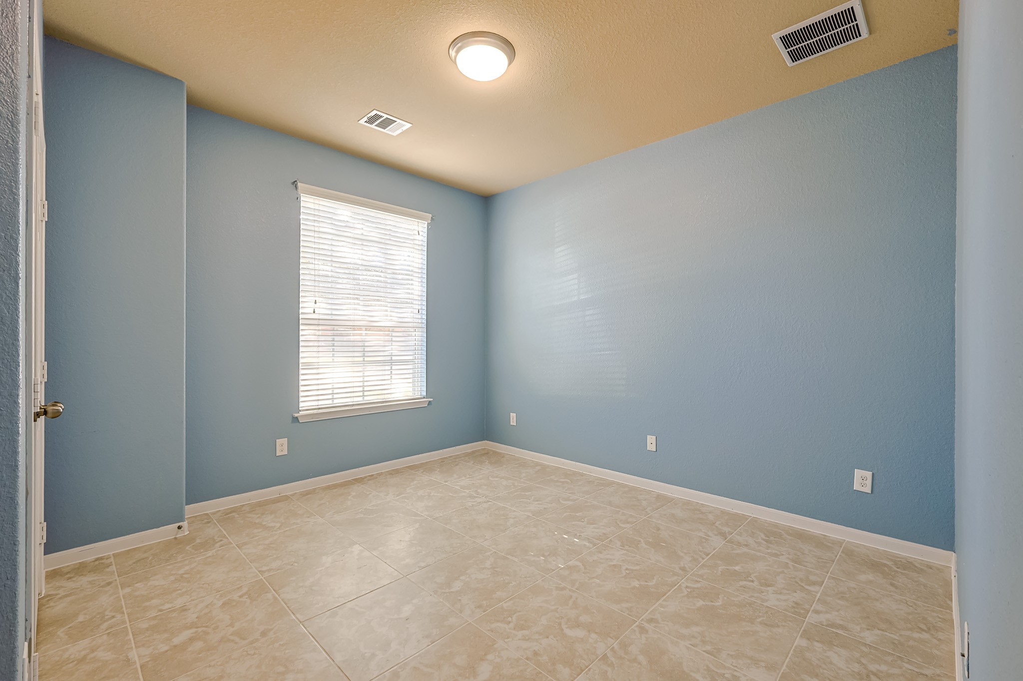 6014 Watford Bend Rosenberg, TX 77471 - Photo 19 of 36 a view of an empty room with a window