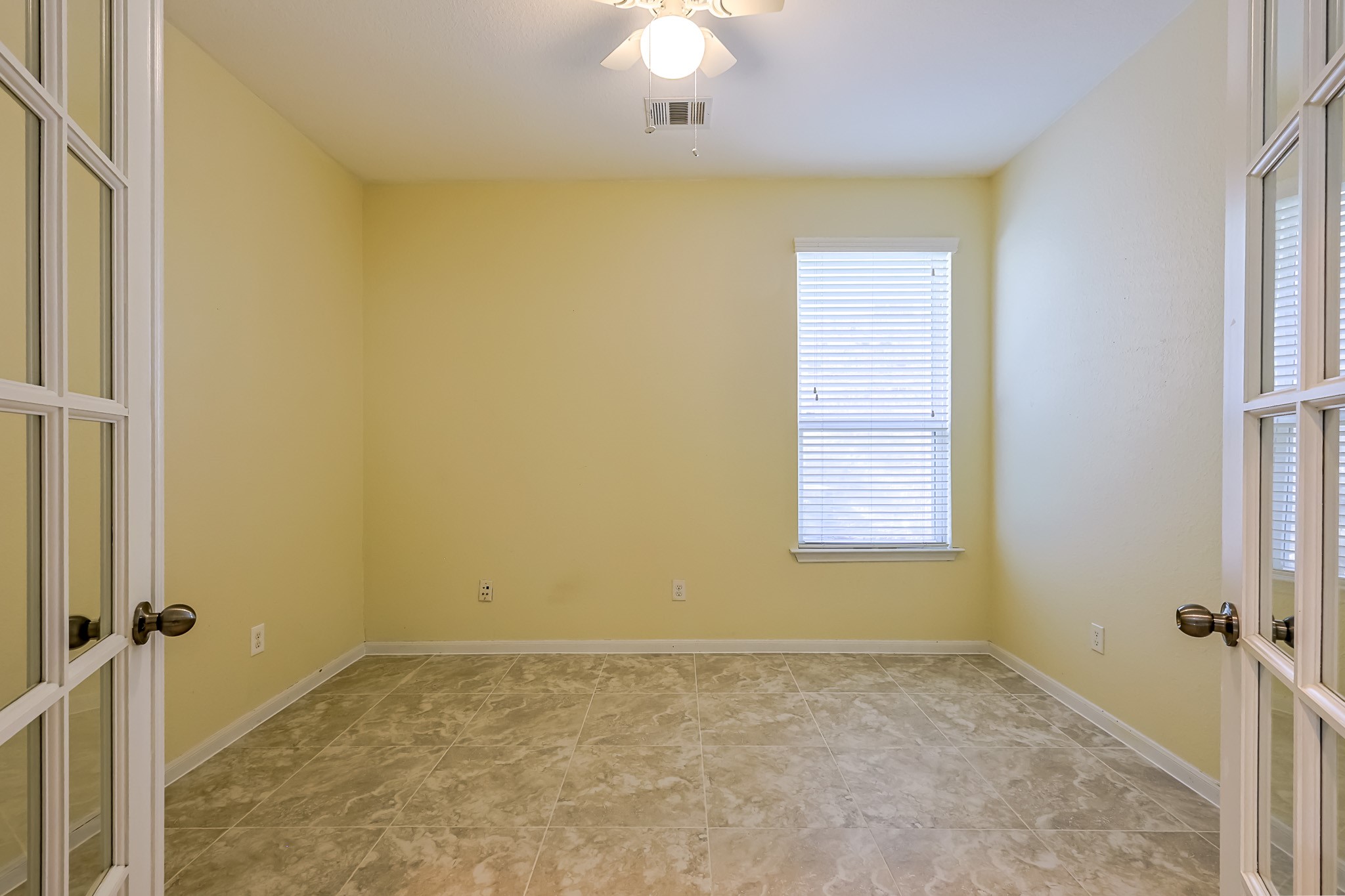 6014 Watford Bend Rosenberg, TX 77471 - Photo 21 of 36 an empty room with a window