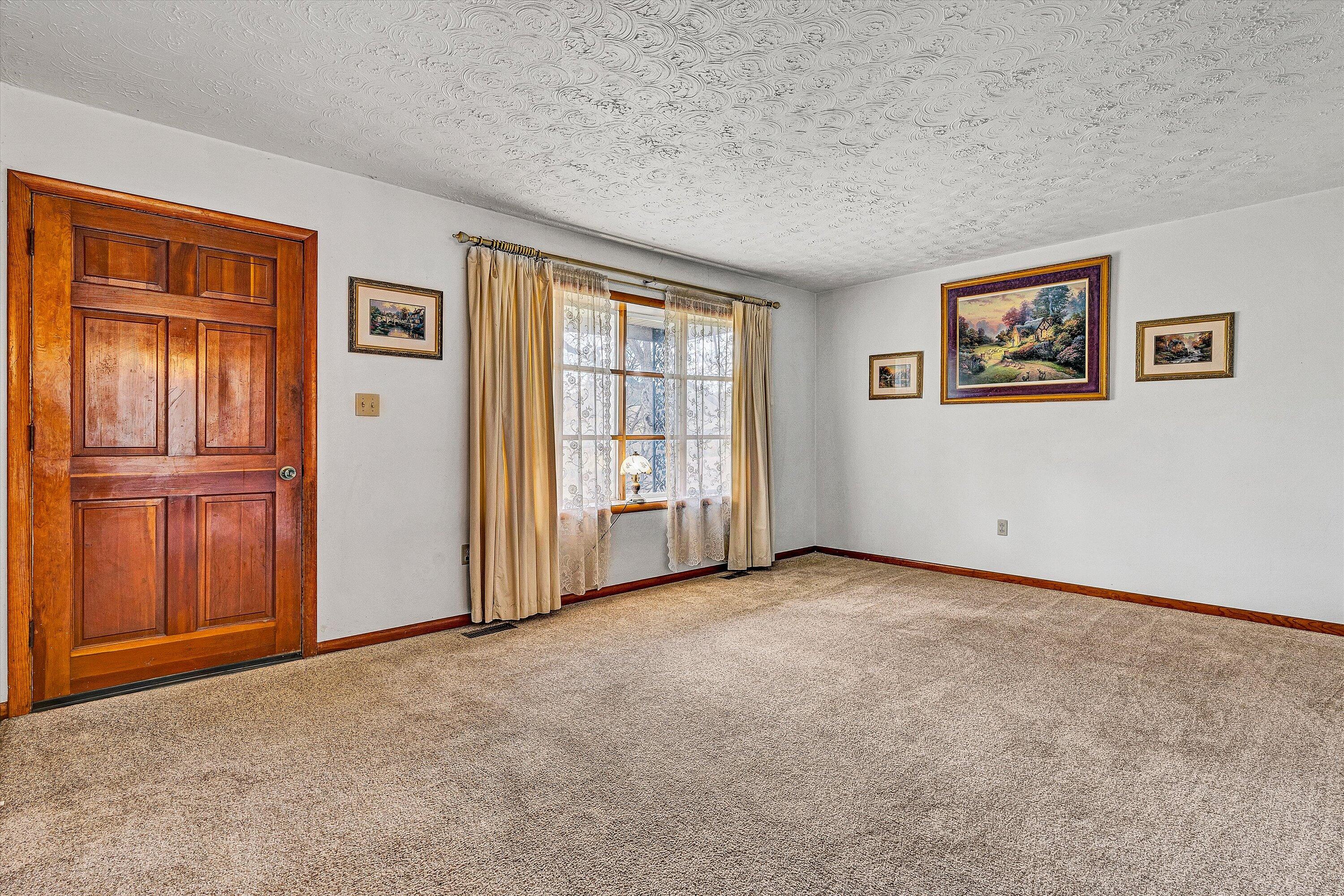 7796 Newport Road Catawba, VA 24070 - Photo 6 of 71 04-VM-05624