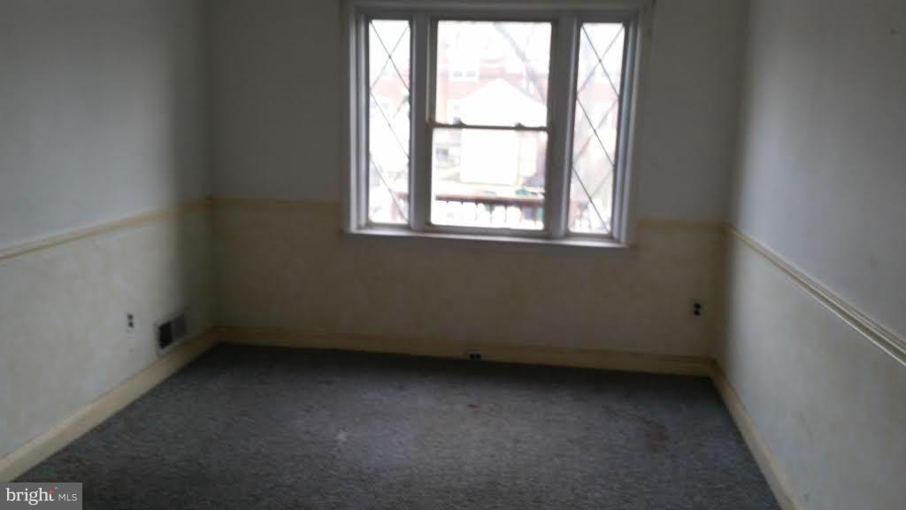 1927 Frames Road Baltimore, MD 21222 - Photo 3 of 9 Dining Room