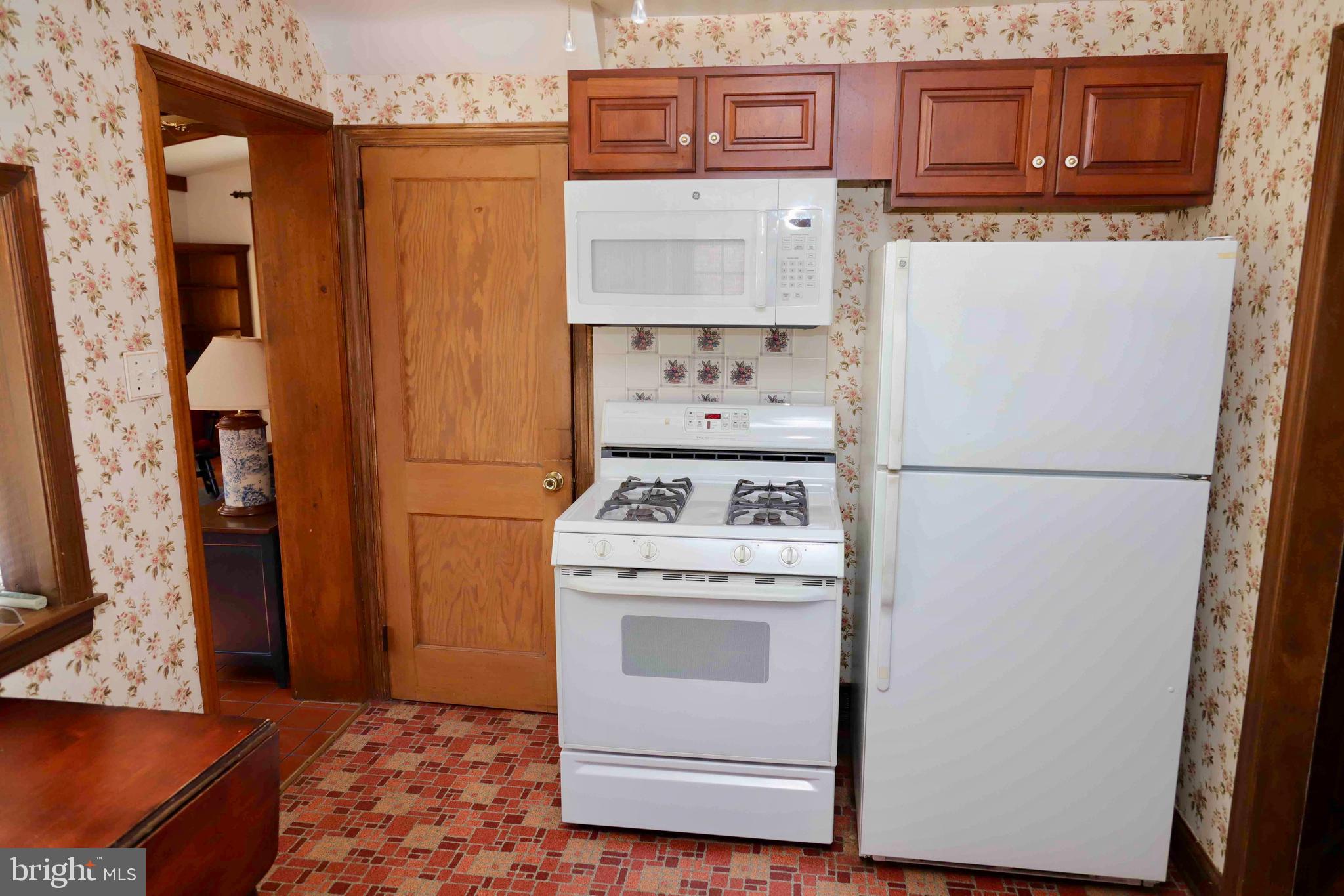 310 Alliston Road Springfield, PA 19064 - Photo 8 of 22 Kitchen with entrance to Family Room and basement