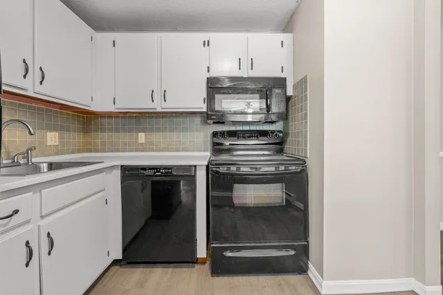 $200,000 | 80 R English Village Road, Unit 302, Manchester, NH 03102