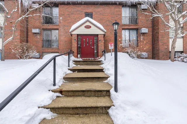$200,000 | 80 R English Village Road, Unit 302, Manchester, NH 03102