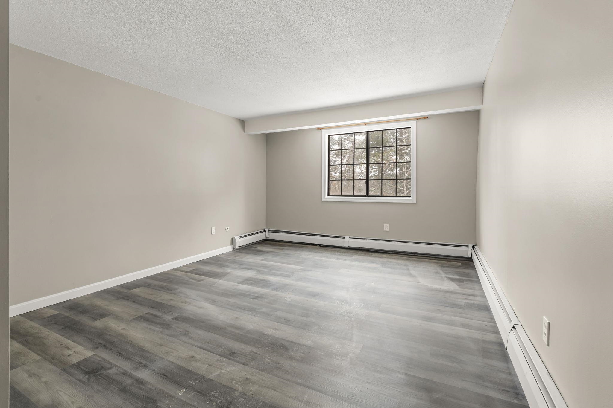 80 R English Village Road, Unit 302 Manchester, NH 03102 - Photo 4 of 32