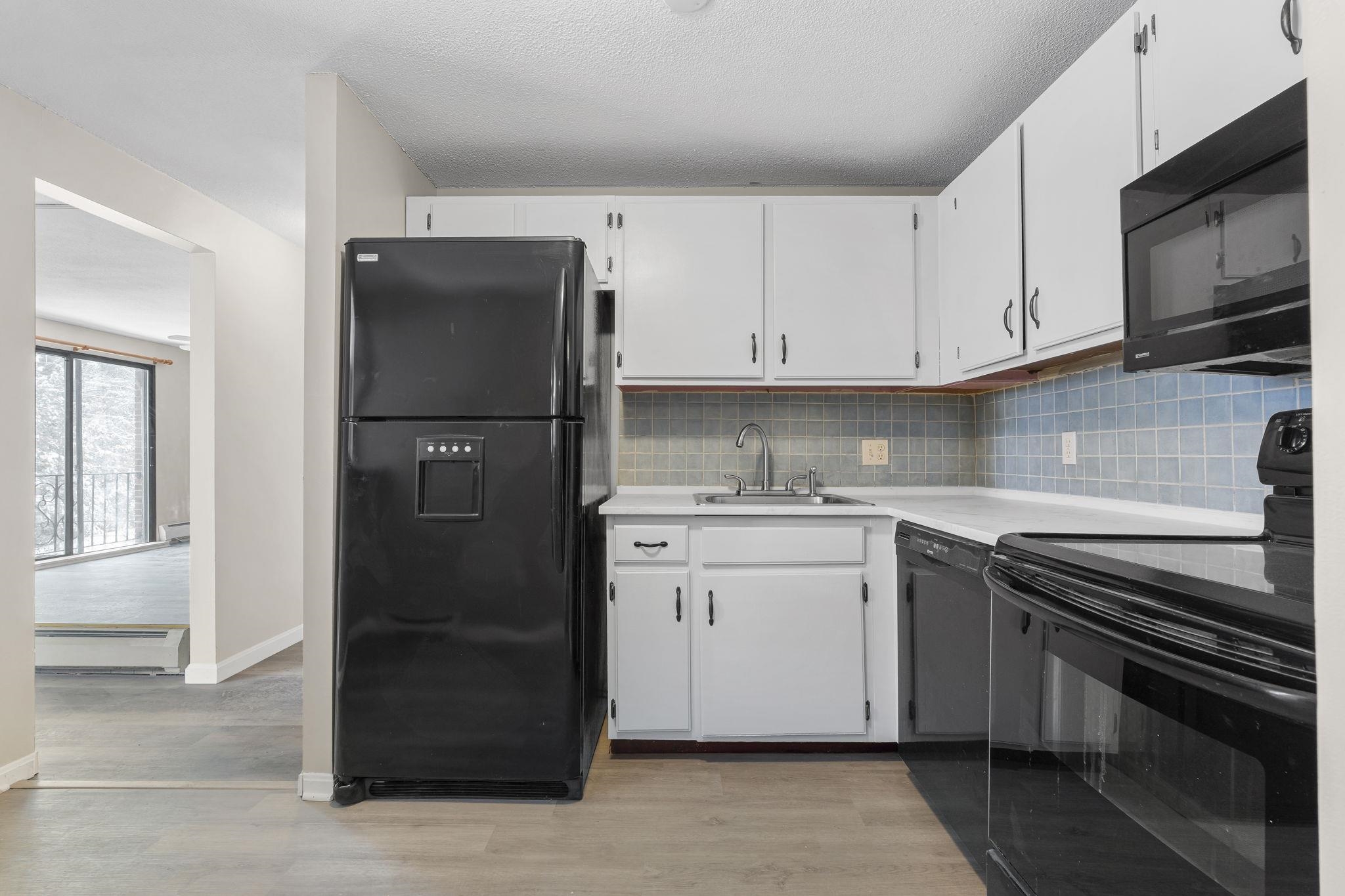 80 R English Village Road, Unit 302 Manchester, NH 03102 - Photo 5 of 32