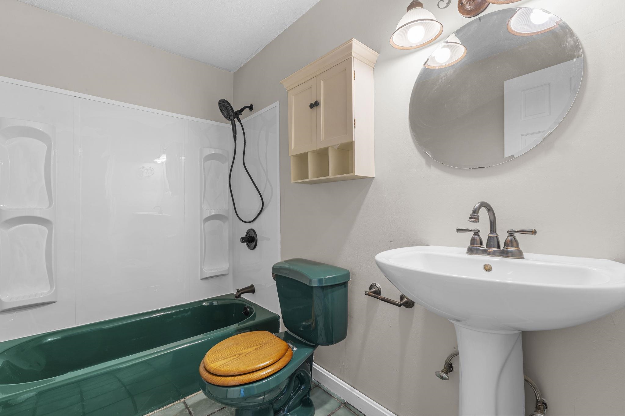 80 R English Village Road, Unit 302 Manchester, NH 03102 - Photo 8 of 32