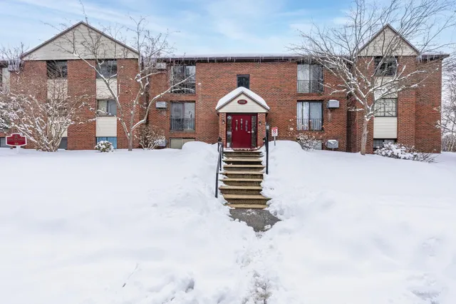 $200,000 | 80 R English Village Road, Unit 302, Manchester, NH 03102