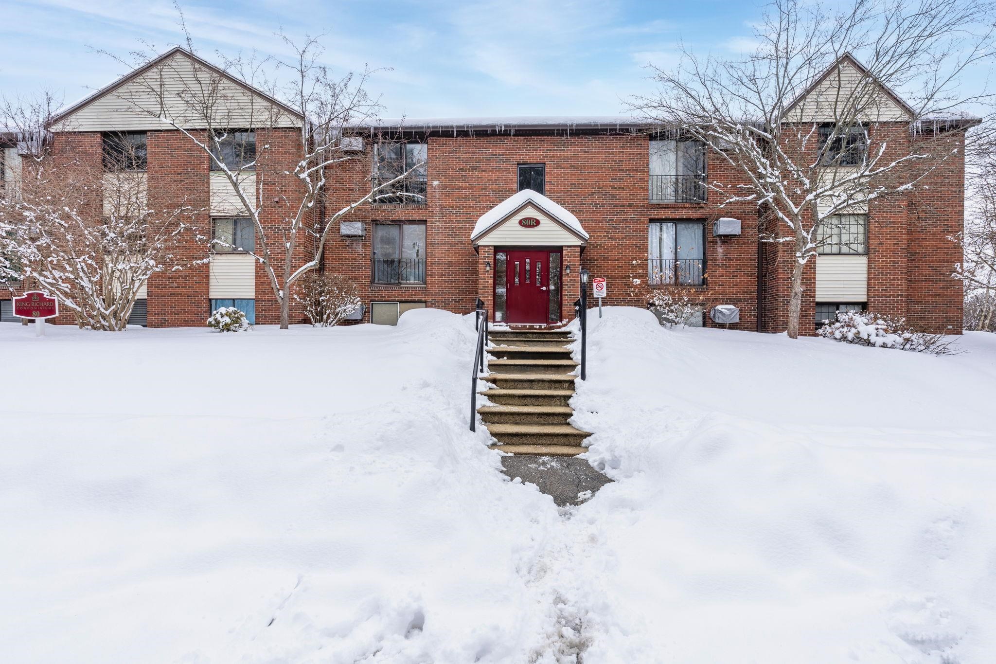 80 R English Village Road, Unit 302 Manchester, NH 03102 - Photo 9 of 32