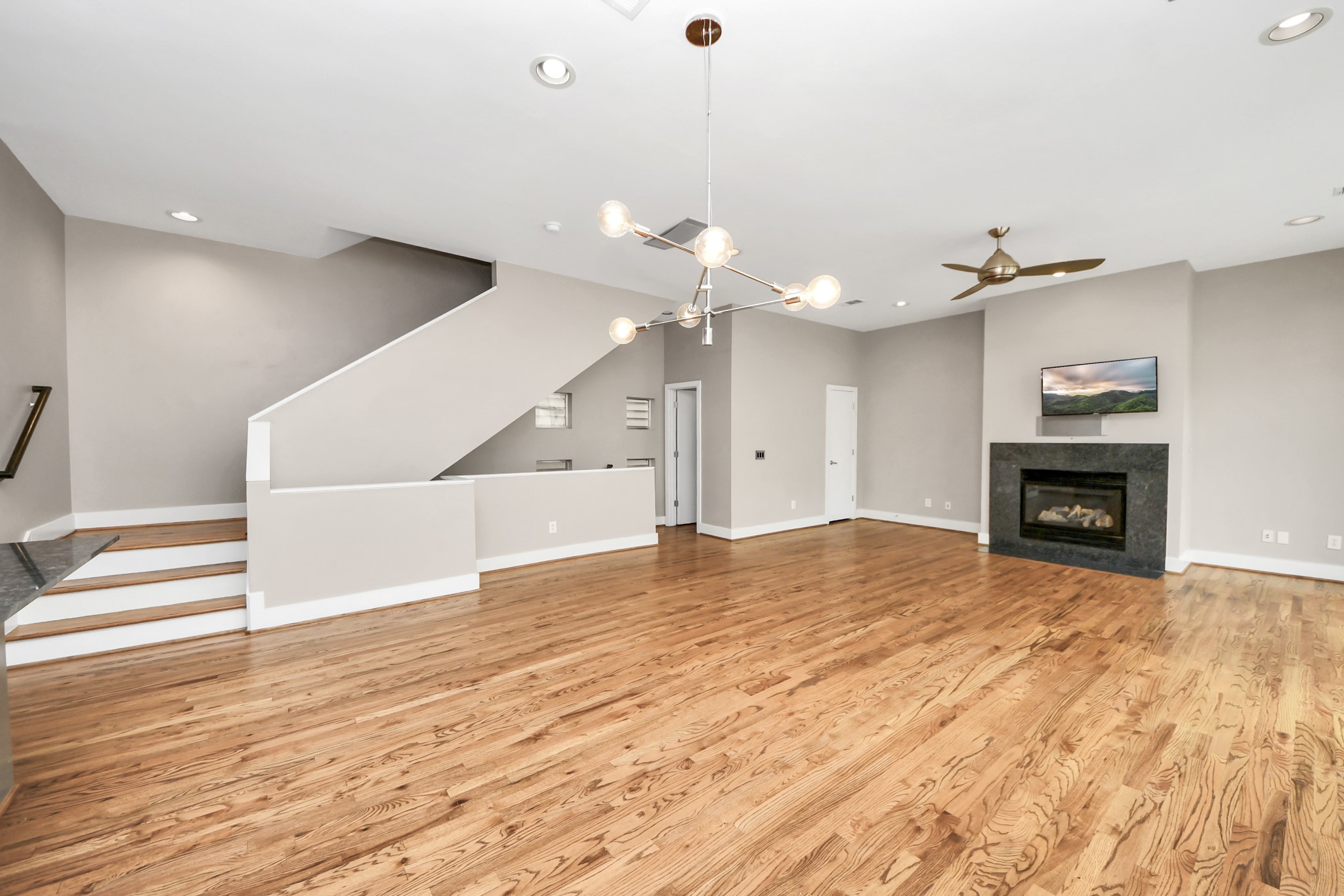 1112 Columbus Street, Unit B Houston, TX 77019 - Photo 11 of 34