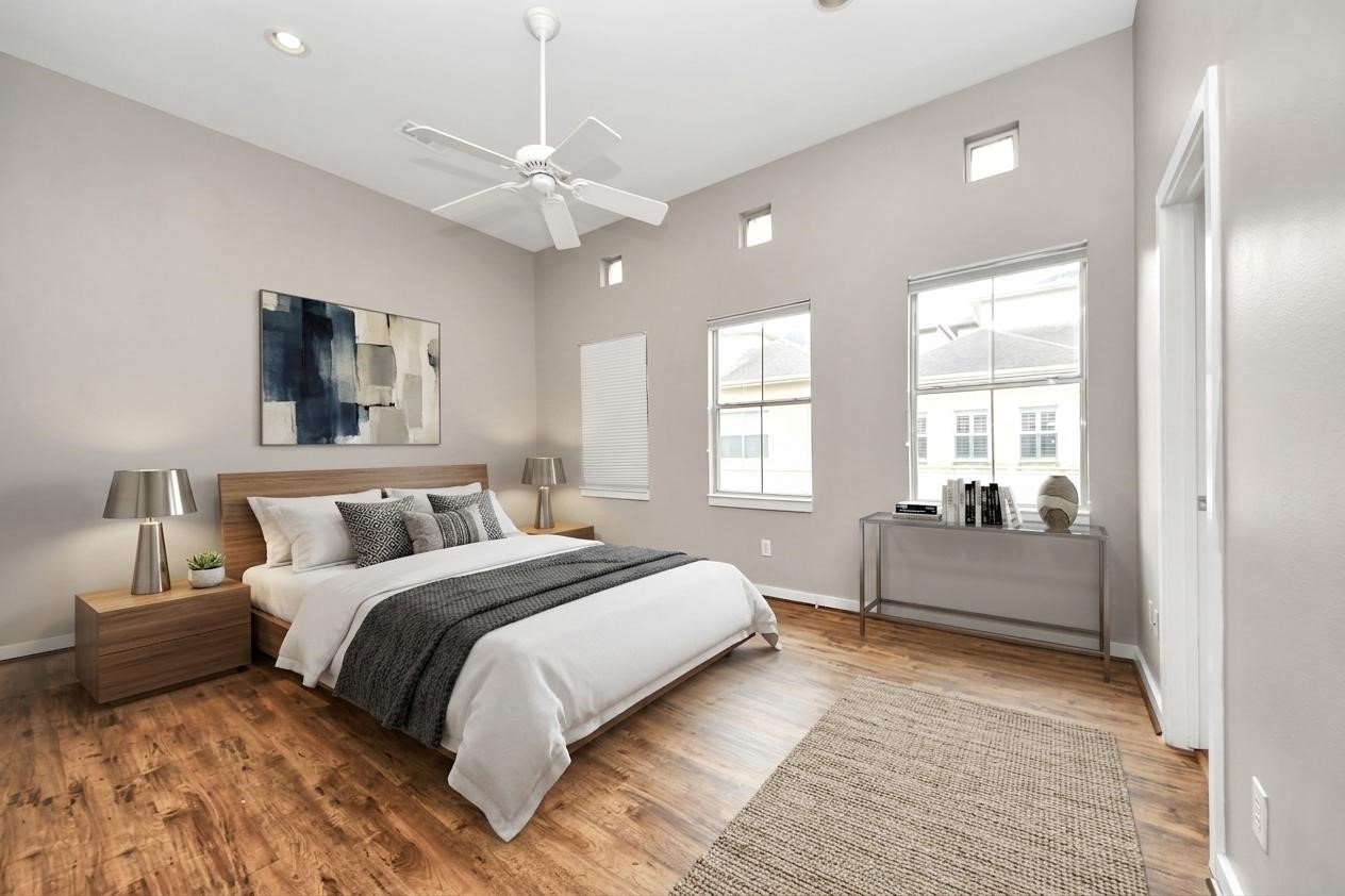 1112 Columbus Street, Unit B Houston, TX 77019 - Photo 22 of 34 **Virtually staged primary bedroom