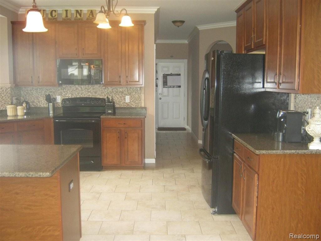 16169 Moore Park Road Macomb, MI 48044 - Photo 12 of 25 IMG_1708.JPG