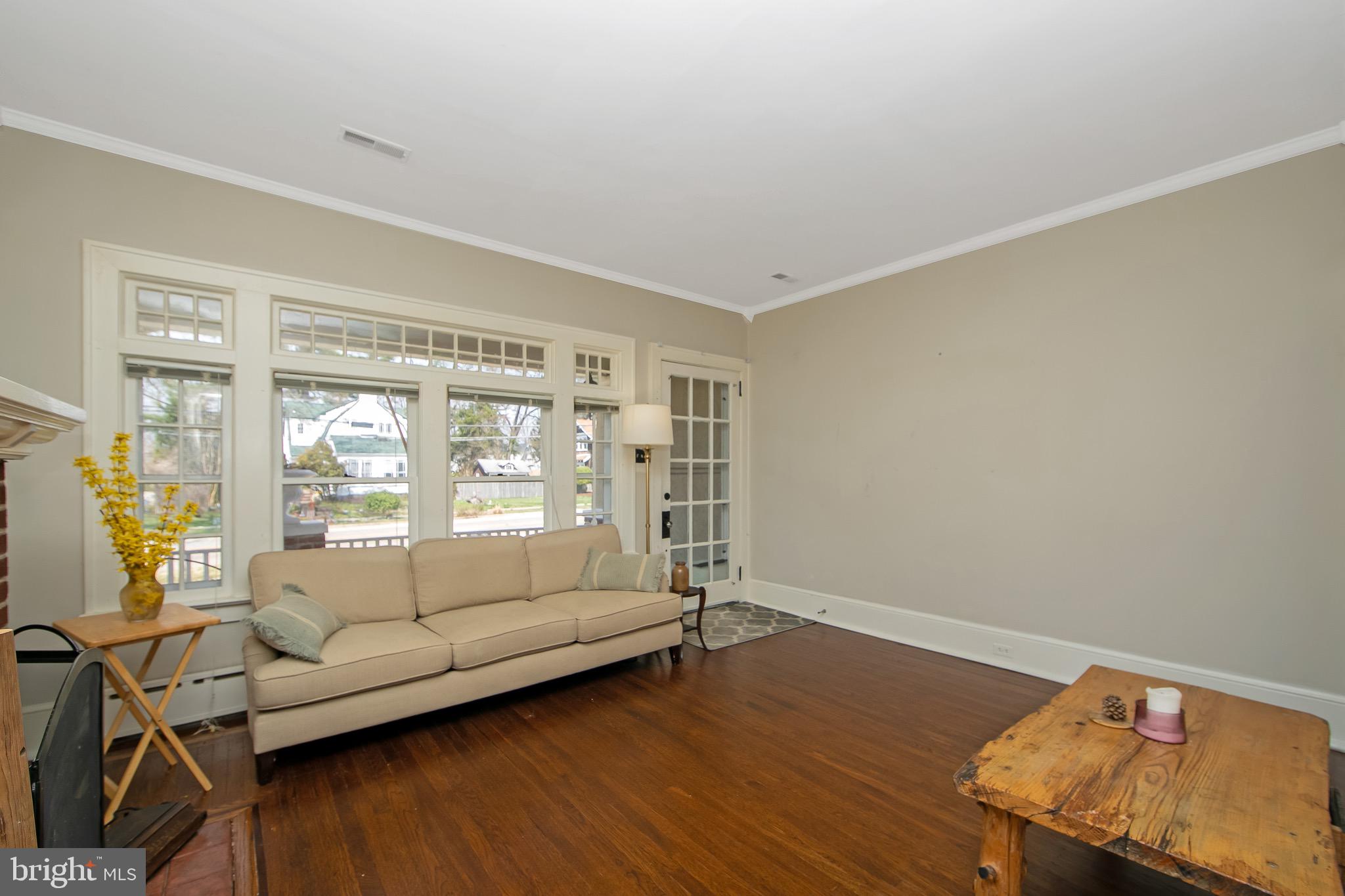 4742 Browning Road Pennsauken, NJ 08109 - Photo 4 of 37 Living Room