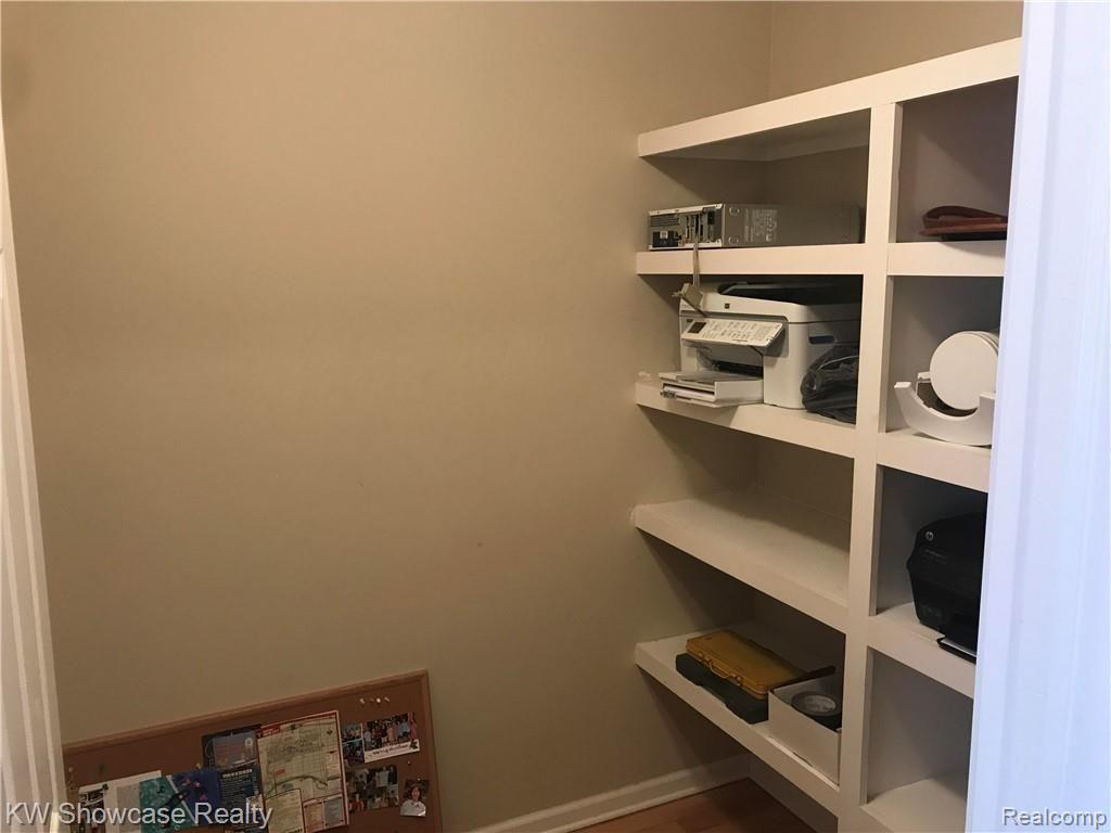 2366 Highfield Road Waterford, MI 48329 - Photo 15 of 26 2366 Highfield pantry.jpg