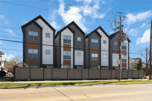 $3,100 | 2528 Live Oak Street, Houston, TX 77004