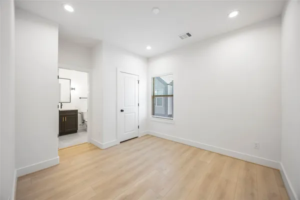 $3,100 | 2528 Live Oak Street, Houston, TX 77004