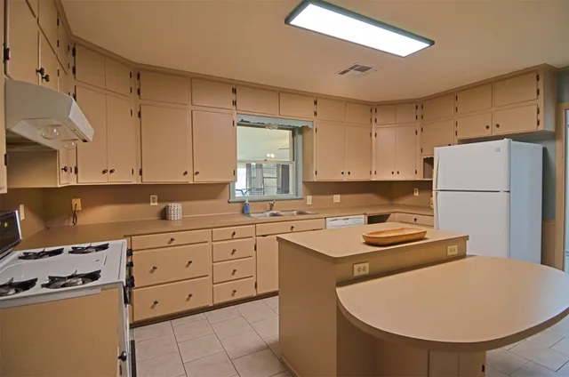 $1,250,000 | 2352 Airport Road, Brenham, TX 77833