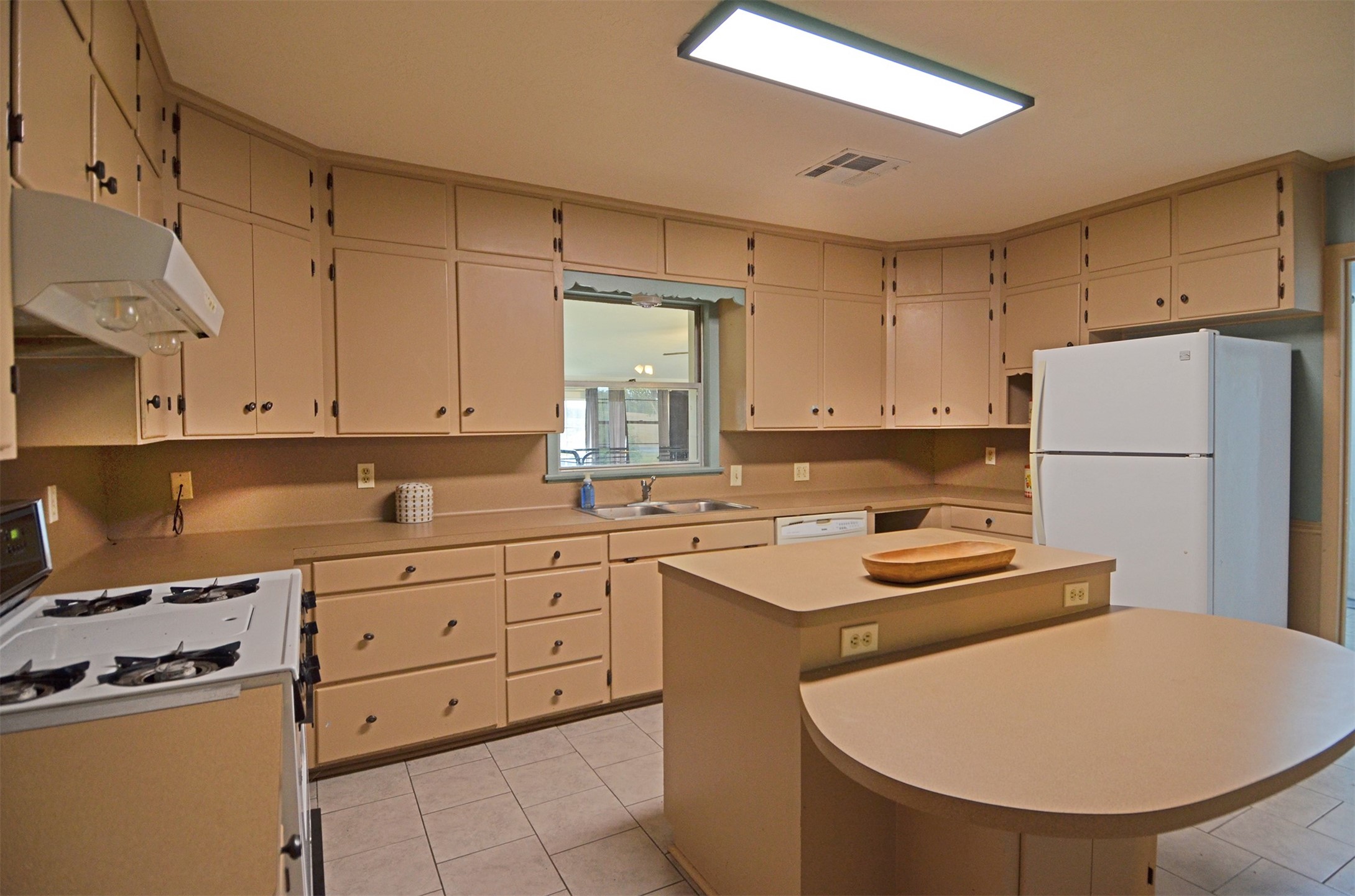 2352 Airport Road Brenham, TX 77833 - Photo 11 of 26 a kitchen with stainless steel appliances granite countertop a sink stove and refrigerator
