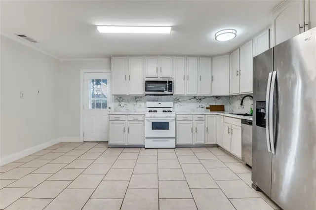 $2,100 | 222 Moore Street, Duncanville, TX 75116