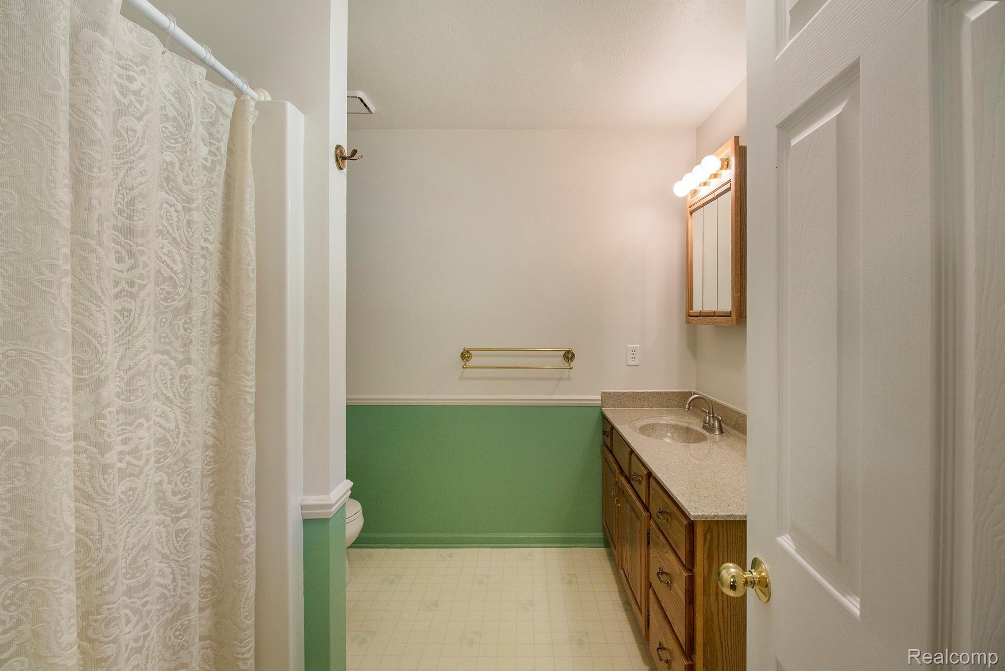 77 Kane Road South Webberville, MI 48892 - Photo 14 of 38 Master Bath
