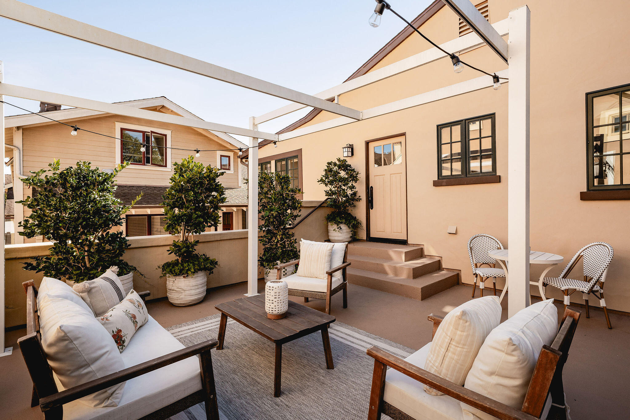 1436 Laguna Street Santa Barbara, CA 93101 - Photo 11 of 21 a living room with furniture