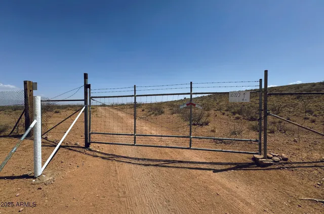a view of a tennis court