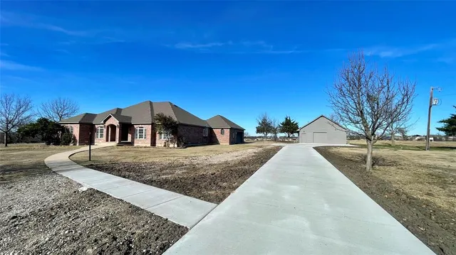 $795,000 | 867 Durning Road, Van Alstyne, TX 75495