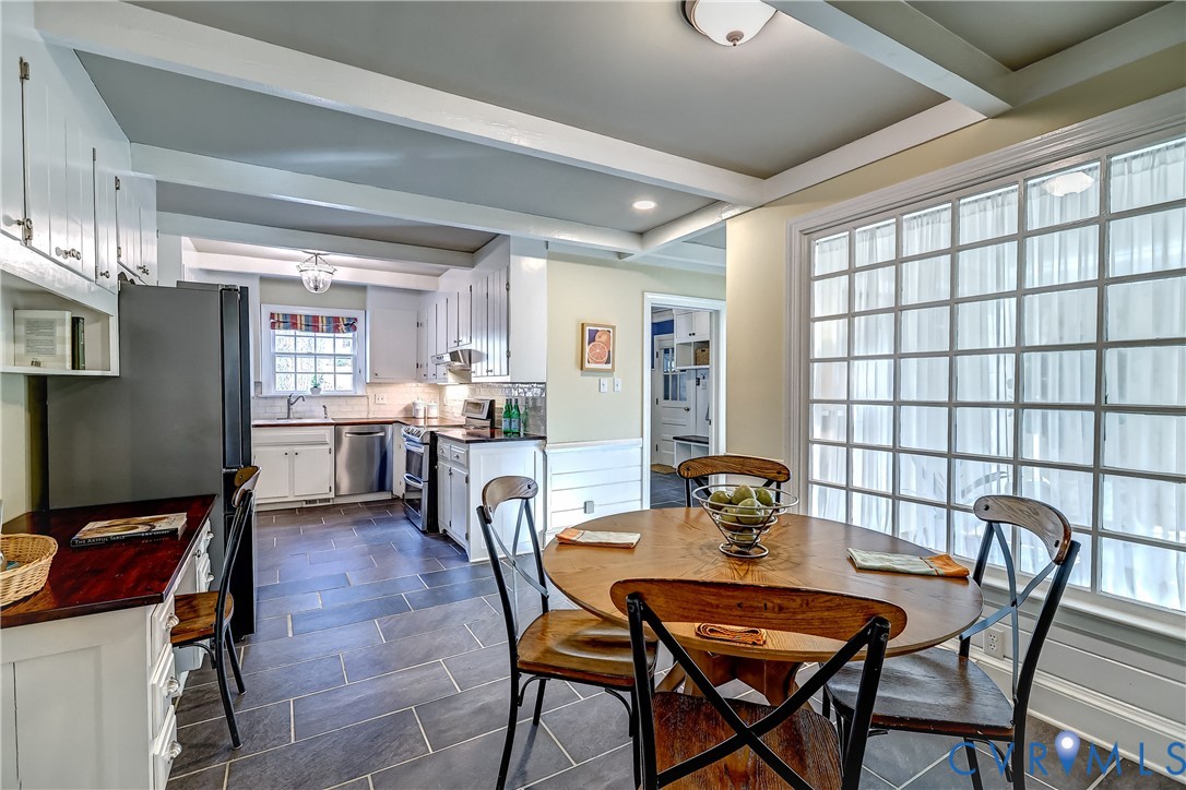 9301 Ramsgate Lane North Chesterfield, VA 23236 - Photo 12 of 42 Large eat-in area with desk