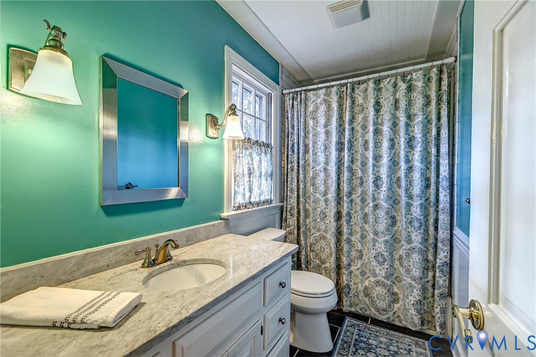 9301 Ramsgate Lane North Chesterfield, VA 23236 - Photo 22 of 42 Primary bath
