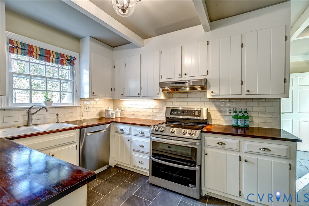 9301 Ramsgate Lane North Chesterfield, VA 23236 - Photo 10 of 42 Country cottage style is cozy with modern applianc