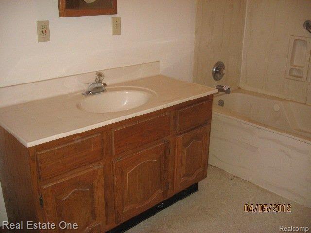 48630 Hull Road Belleville, MI 48111 - Photo 9 of 9 Bath2.JPG