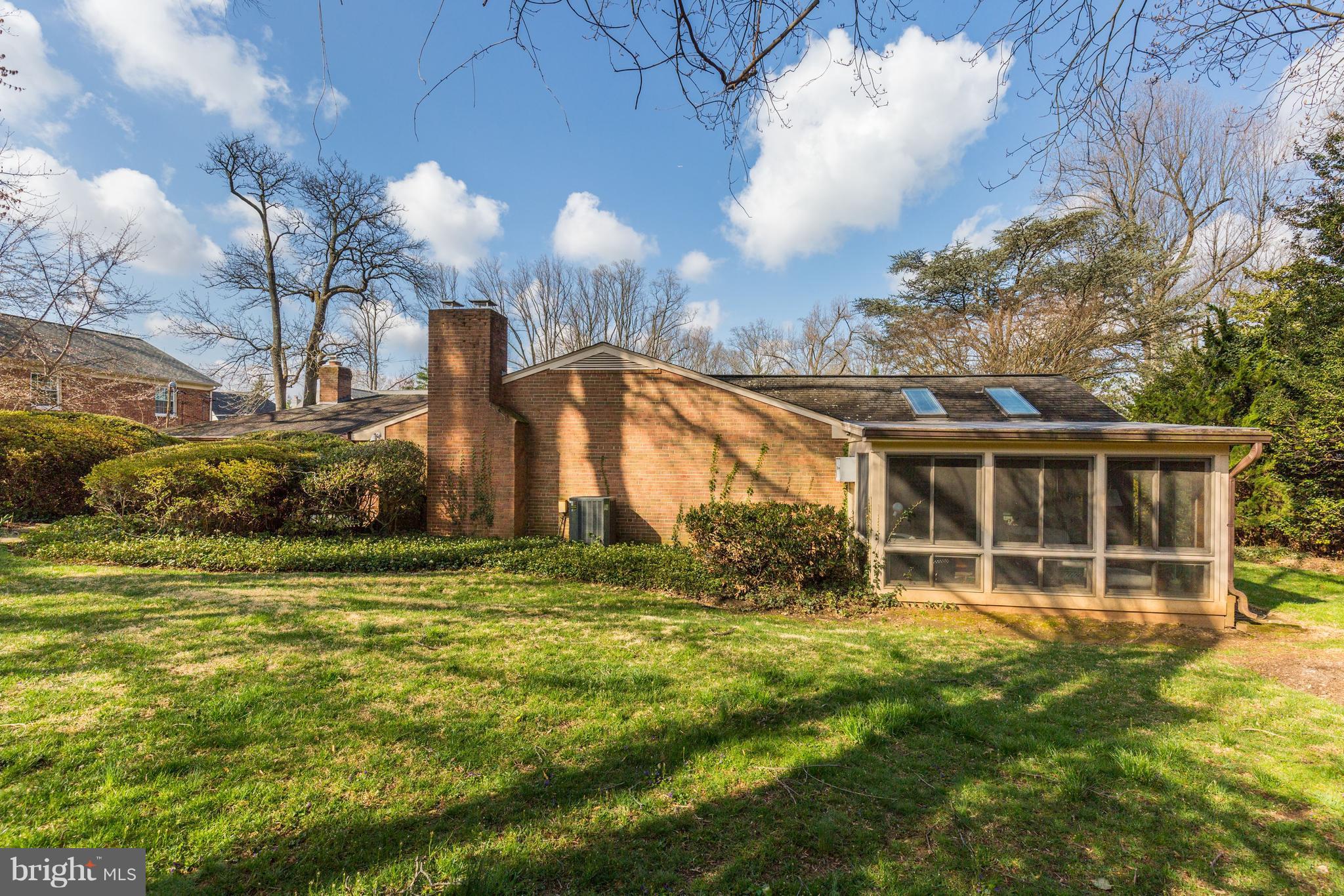 5829 Plainview Road Bethesda, MD 20817 - Photo 26 of 28 Exterior (Rear)