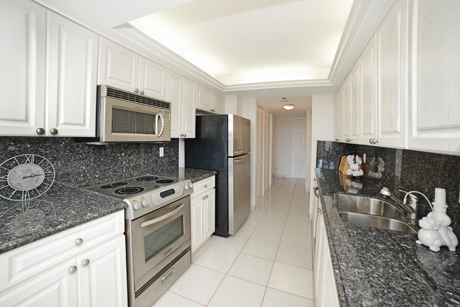 2001 North Ocean Boulevard, Unit 301 Boca Raton, FL 33431 - Photo 18 of 51 Kitchen