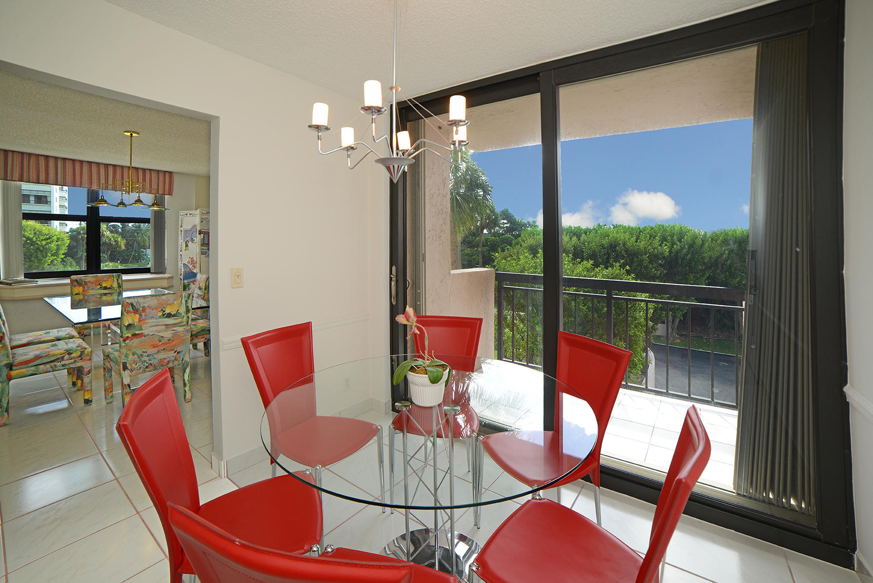 2001 North Ocean Boulevard, Unit 301 Boca Raton, FL 33431 - Photo 20 of 51 Eat in / Breakfast Area