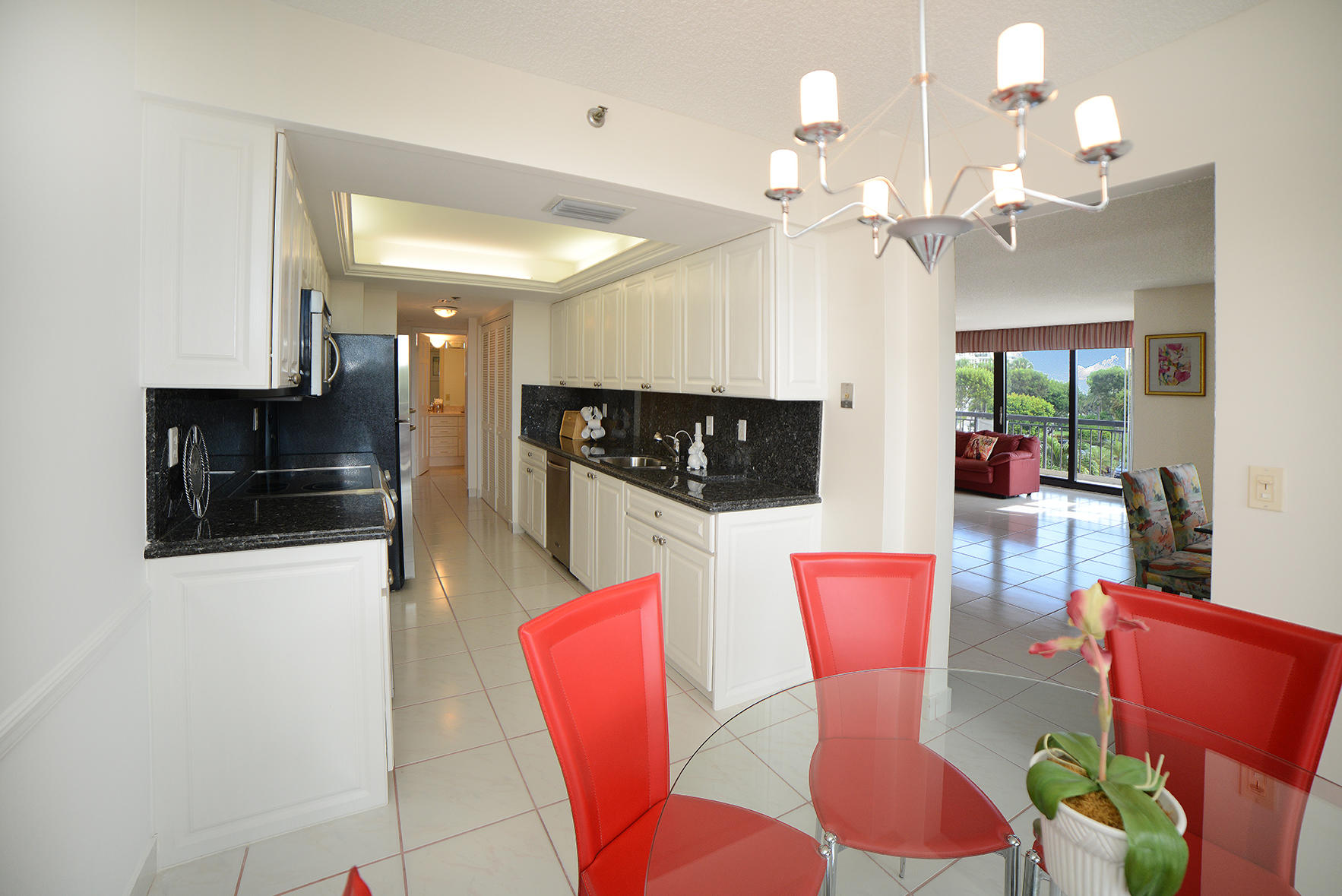 2001 North Ocean Boulevard, Unit 301 Boca Raton, FL 33431 - Photo 21 of 51 Eat in / Breakfast Area