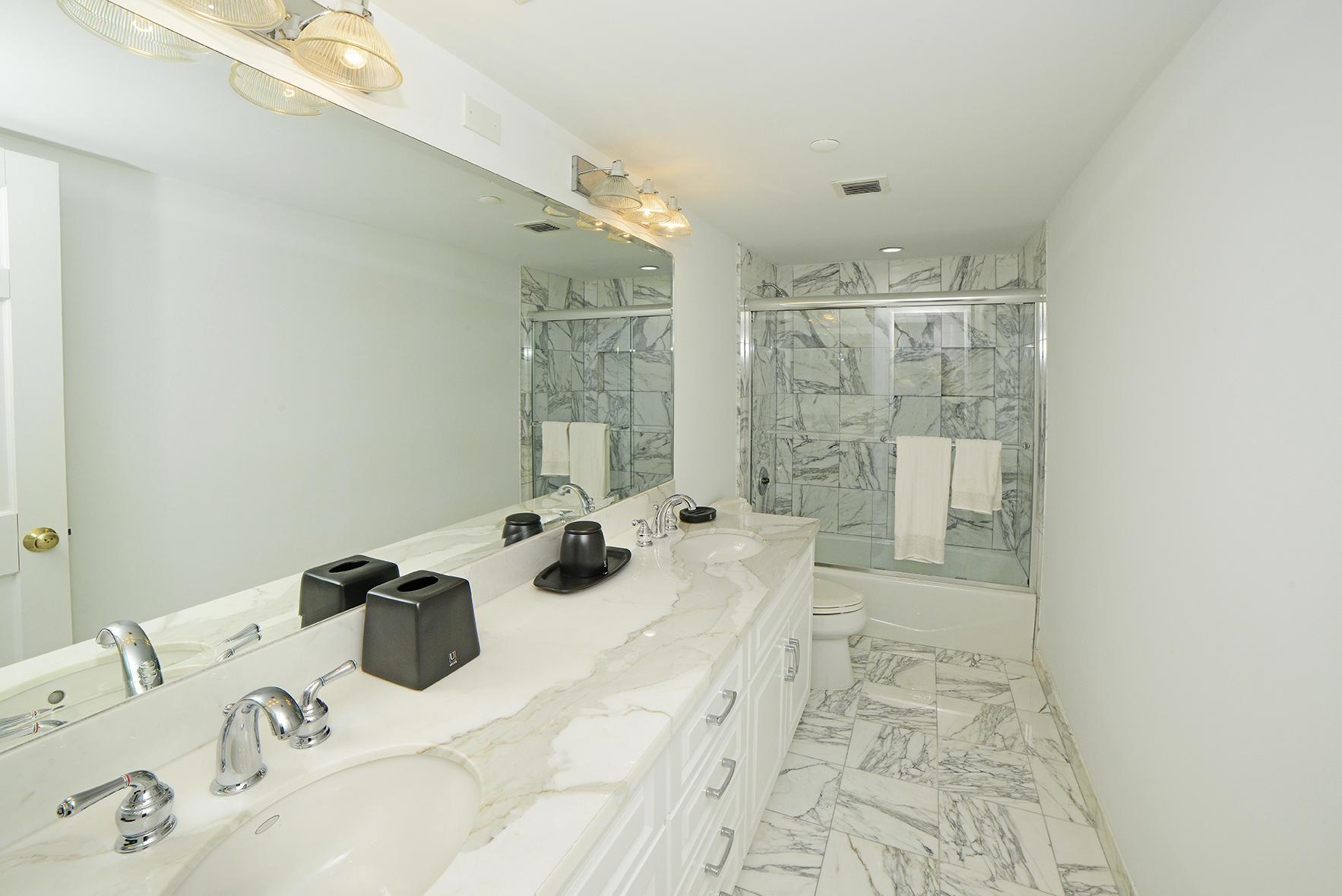 2001 North Ocean Boulevard, Unit 301 Boca Raton, FL 33431 - Photo 28 of 51 Guest Bath